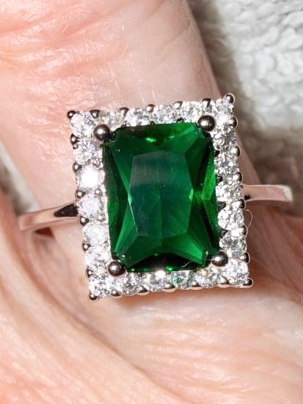 4CT Emerald Green Halo Moissanite Diamonds Cocktail Ring 925 Sterling Silver NEW